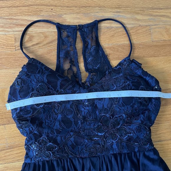 Gorgeous lace mini dress - Picture 14 of 16